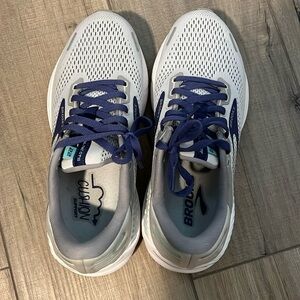 Brook Adrenaline GTS22 Sneakers